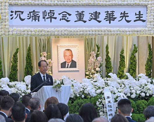 (260920) -- HONG KONG, Sept. 20, 2026 -- Shi Taifeng, a member of the Political Bureau of the Communist Party of China Central Committee and vice chairman of the Chinese People s Political Consultative Conference (CPPCC) National Committee, delivers a speech at a public memorial for Tung Chee-hwa, former vice chairman of the National Committee of the CPPCC and former chief executive of the Hong Kong Special Administrative Region (HKSAR), in Hong Kong, south China, Sept. 20, 2026. Tung died of illness at the age of 89 in Hong Kong on Sept. 8. He is regarded as an outstanding contributor to one country, two systems, a renowned patriot, an outstanding social activist and a close friend of the Communist Party of China (CPC). Tung served a
