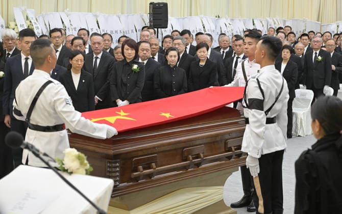 (260920) -- HONG KONG, Sept. 20, 2026 -- A Chinese national flag is draped over the coffin of Tung Chee-hwa, former vice chairman of the National Committee of the Chinese People s Political Consultative Conference (CPPCC) and former chief executive of the Hong Kong Special Administrative Region (HKSAR), during a public memorial in Hong Kong, south China, Sept. 20, 2026. Tung died of illness at the age of 89 in Hong Kong on Sept. 8. He is regarded as an outstanding contributor to one country, two systems, a renowned patriot, an outstanding social activist and a close friend of the Communist Party of China (CPC). Tung served as vice chairman of the 10th, 11th, 12th and 13th National Committees of the CPPCC. He was the first- and second-