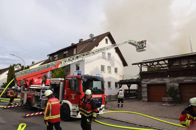 Firefighters are extinguishing the fire at the former Naturstein Stefan Wormser workshop building on Pestalozzistraße and Friedhofsweg in Pegnitz using the turntable ladder on Pestalozzistraße, September 20, 2026, Upper Franconia, Bavaria,