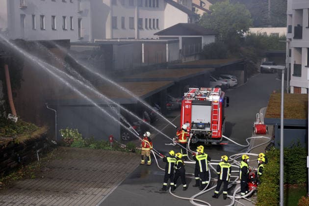 Several firefighters are extinguishing a fire from the rear of the building at Am Posthaler, a fire in the former Naturstein Stefan Wormser workshop building, located at the intersection of Pestalozzistraße and Friedhofsweg in Pegnitz, September 20, 2026, Upper Franconia, Bavaria,