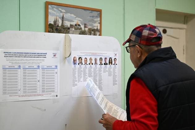 Russia Parliamentary Election 9247166 20.09.2026 A man looks at a board with information about candidates at a polling station during elections for Russia™s ninth State Duma, the lower house of parliament, in Moscow, Russia. Yuri Kochetkov Sputnik Moscow Russia  Copyright: xYurixKochetkovx