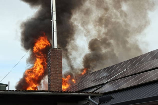 Flames are shooting out of the roof and the solar panel system of the former Naturstein Stefan Wormser workshop building, located at Pestalozzistraße and Friedhofsweg in Pegnitz, September 20, 2026,