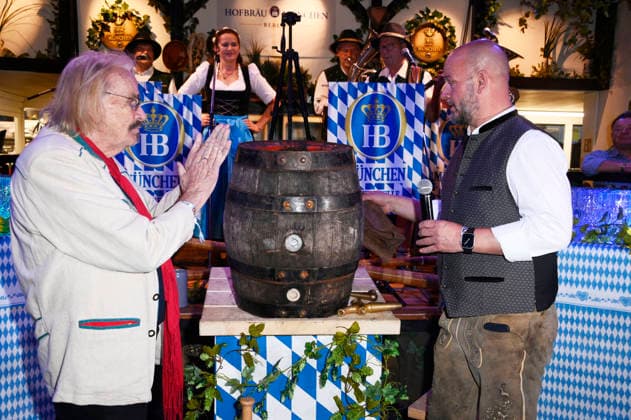 Frank Zander and Björn Schwarz at the Oktoberfest 2026 keg-tapping ceremony at Hofbräu Berlin, Berlin, September 19, 2026 Foto:xN.xKubelkax xFuturexImagex fassanstich_berlin_6916