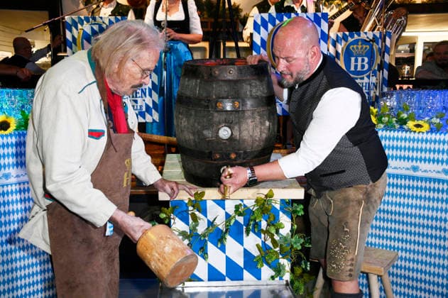Frank Zander and Björn Schwarz at the Oktoberfest 2026 keg-tapping ceremony at Hofbräu Berlin, Berlin, September 19, 2026 Foto:xN.xKubelkax xFuturexImagex fassanstich_berlin_6927