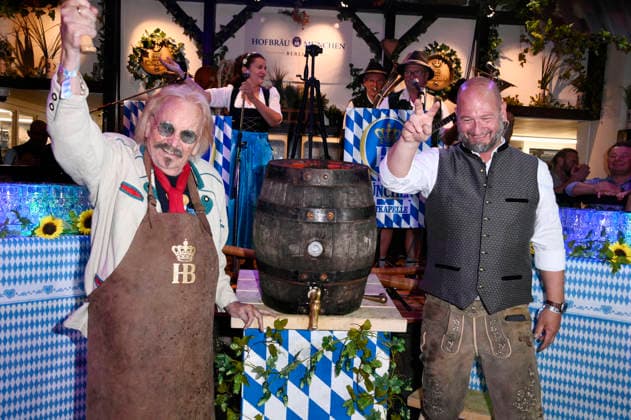 Frank Zander and Björn Schwarz at the Oktoberfest 2026 keg-tapping ceremony at Hofbräu Berlin, Berlin, September 19, 2026 Foto:xN.xKubelkax xFuturexImagex fassanstich_berlin_6933