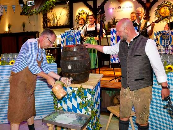 Bernd Siggelkow and Björn Schwarz at the Oktoberfest noon tapping ceremony at the Hofbräuhaus Berlin with Pastor Bernd Siggelhow
