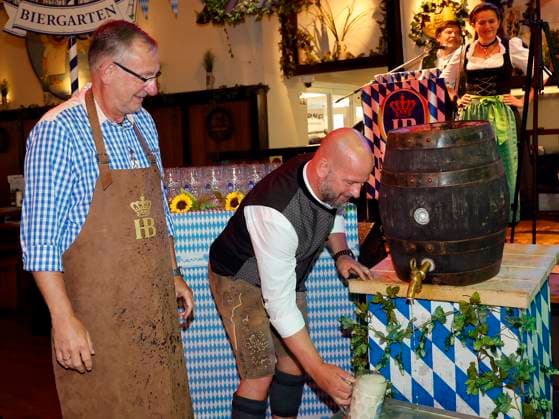 At the Oktoberfest midday tapping ceremony at the Hofbräuhaus Berlin with Pastor Bernd Siggelhow