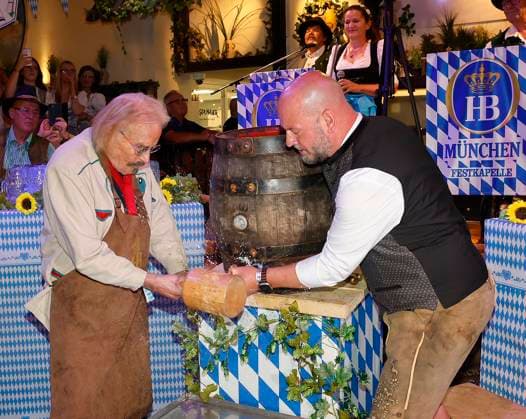 Frank Zander and Björn Schwarz: O zapft is —Part Two at the keg-tapping ceremony with Frank Zander at the Oktoberfest at the Hofbräuhaus Berlin