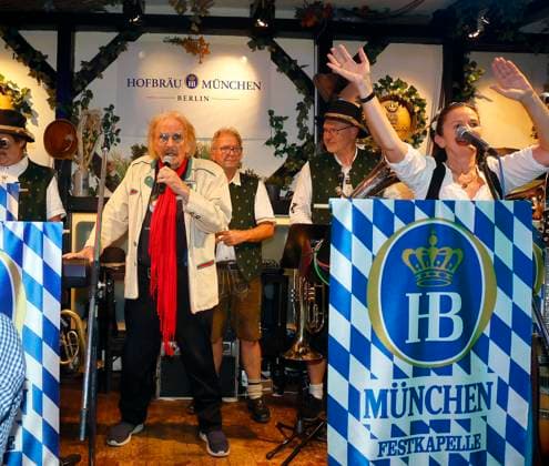 Frank Zander Live Performance: O’zapft is—Round Two at the keg-tapping ceremony with Frank Zander at the Oktoberfest at the Hofbräuhaus Berlin