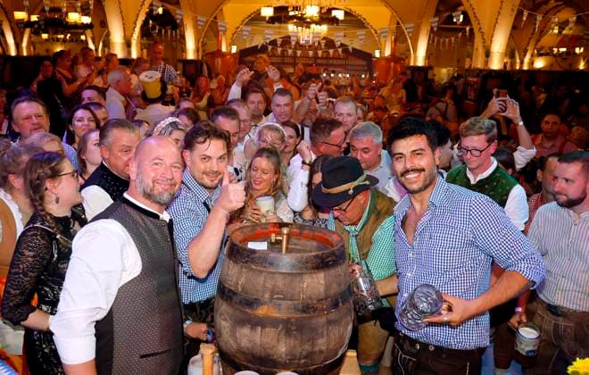 Highlights: O™zapft is Part 2—The Barrel-Tapping Ceremony with Frank Zander at the Oktoberfest at the Hofbräuhaus Berlin