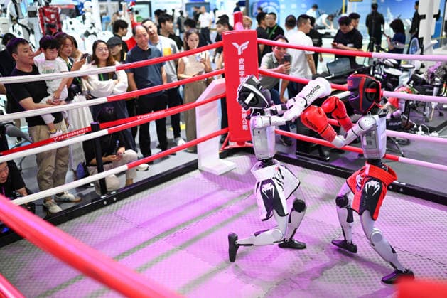 2026 WMC Held in Hefei HEFEI, CHINA - SEPTEMBER 20, 2026 - The audience visited the robot boxing competition at the 2026 World Manufacturing Convention at Binhu International Convention Center in Hefei, Anhui Province, China on September 20, 2026. Hefei Anhui China  Copyright: xCFOTOx i1789926043419