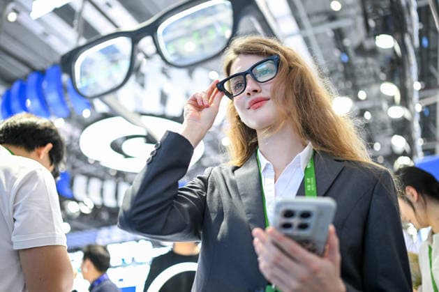 2026 WMC Held in Hefei HEFEI, CHINA - SEPTEMBER 20, 2026 - A foreign visitor tried on the AI glasses at the 2026 World Manufacturing Convention at Binhui International Convention Center in Hefei, Anhui Province, China on September 20, 2026. Hefei Anhui China  Copyright: xCFOTOx i1789926043822