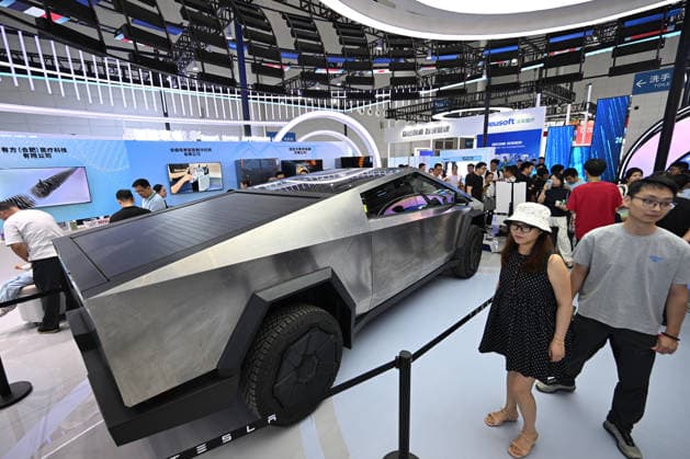 2026 WMC Held in Hefei HEFEI, CHINA - SEPTEMBER 20, 2026 - The audience visited the Tesla Cybertruck at the 2026 World Manufacturing Convention at the Binhu International Convention Center in Hefei, Anhui Province, China on September 20, 2026. Hefei Anhui China  Copyright: xCFOTOx i1789926044660