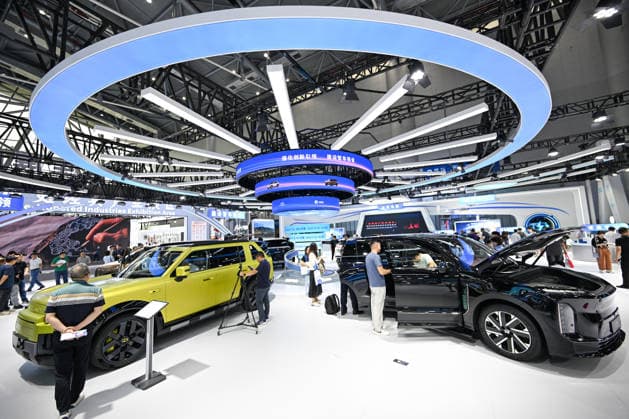 2026 WMC Held in Hefei HEFEI, CHINA - SEPTEMBER 20, 2026 - The audience visited new energy vehicles at the 2026 World Manufacturing Convention at the Binhu International Convention Center in Hefei, Anhui Province, China on September 20, 2026. Hefei Anhui China  Copyright: xCFOTOx i1789926044810