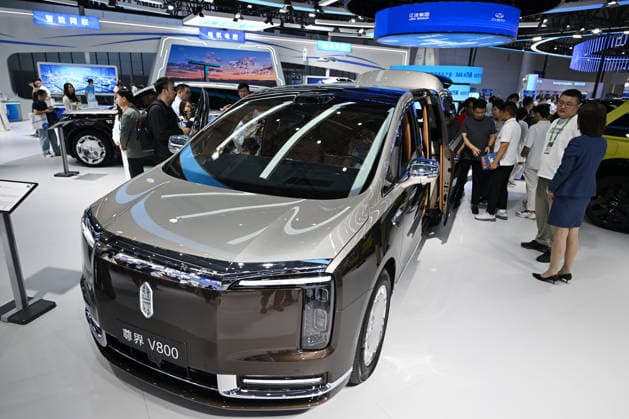 2026 WMC Held in Hefei HEFEI, CHINA - SEPTEMBER 20, 2026 - The audience visited the MAEXTRO V800 new energy vehicle under Huawei s Harmony Auto brand at the 2026 World Manufacturing Convention at the Binhu International Convention Center in Hefei City, Anhui Province, China on September 20, 2026. Hefei Anhui China  Copyright: xCFOTOx i1789926045369