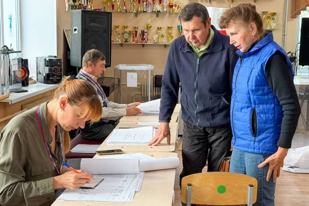 RUSSIA, KURSK - SEPTEMBER 20, 2026: Citizens visit a polling station to vote in the 2026 Russian legislative election held on September 18 to 20 and including regional parliamentary and local elections as well as the election to the Russian State Duma of the 9th convocation. Tatyana Simonenkova TASS  98016169