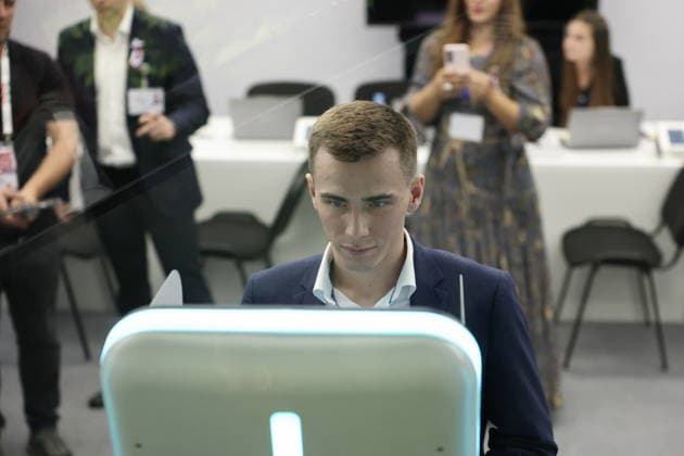RUSSIA, MOSCOW - SEPTEMBER 20, 2026: Vladislav Golovin, Hero of Russia, Chief of the General Staff of Young Army, visits a polling station to vote in the 2026 Russian legislative election held on September 18 to 20 and including regional parliamentary and local elections as well as the election to the Russian State Duma of the 9th convocation Moscow Russia  - ZUMAt113 20260920_zaa_t113_152 Copyright: xValeryxSharifulinx