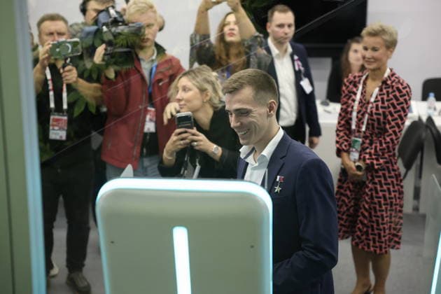 RUSSIA, MOSCOW - SEPTEMBER 20, 2026: Vladislav Golovin, Hero of Russia, Chief of the General Staff of Young Army, visits a polling station to vote in the 2026 Russian legislative election held on September 18 to 20 and including regional parliamentary and local elections as well as the election to the Russian State Duma of the 9th convocation Moscow Russia  - ZUMAt113 20260920_zaa_t113_153 Copyright: xValeryxSharifulinx