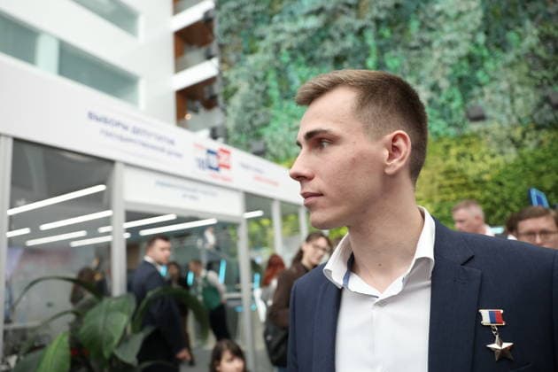 RUSSIA, MOSCOW - SEPTEMBER 20, 2026: Vladislav Golovin, Hero of Russia, Chief of the General Staff of Young Army, visits a polling station to vote in the 2026 Russian legislative election held on September 18 to 20 and including regional parliamentary and local elections as well as the election to the Russian State Duma of the 9th convocation Moscow Russia  - ZUMAt113 20260920_zaa_t113_154 Copyright: xValeryxSharifulinx