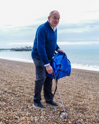 Liberal Democrat Autumn Conference 2026 on Sunday 20 September 2026 Sir Ed Davey, Current Liberal Democrat Leader, Mp For Kingston And Surbiton joins a beach clean during the Liberal Democrat Autumn Conference 2026 on Sunday 20 September 2026 at Brighton Beach, Brighton. Sir Ed Davey Joins Surfers Against Sewage, Marine Conservation Society, Rewilding Britain And Paddleuk For Beach Clean And Comb. ., Credit:Julie Edwards Avalon  Copyright: xJuliexEdwardsx xAvalonx 1136680874