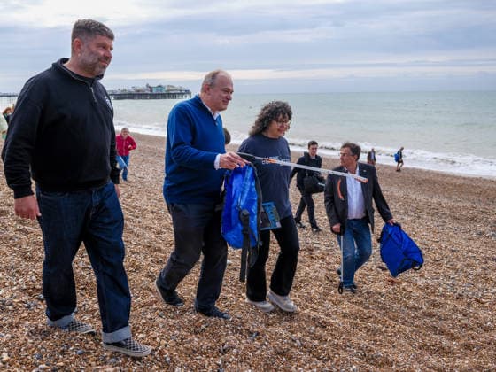 Liberal Democrat Autumn Conference 2026 on Sunday 20 September 2026 Sir Ed Davey, Current Liberal Democrat Leader, Mp For Kingston And Surbiton joins a beach clean during the Liberal Democrat Autumn Conference 2026 on Sunday 20 September 2026 at Brighton Beach, Brighton. Sir Ed Davey Joins Surfers Against Sewage, Marine Conservation Society, Rewilding Britain And Paddleuk For Beach Clean And Comb. ., Credit:Julie Edwards Avalon  Copyright: xJuliexEdwardsx xAvalonx 1136680880