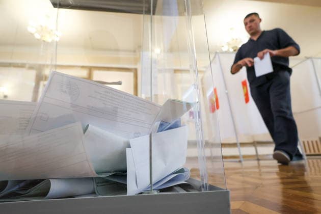 RUSSIA, SEVASTOPOL - SEPTEMBER 20, 2026: A man visits polling station No 99 at the Centre of Culture and Arts on Lenin Street to vote in the 2026 Russian legislative election held on September 18 to 20 and including regional parliamentary and local elections as well as the election to the Russian State Duma of the 9th convocation. Sergei Malgavko TASS  98015521