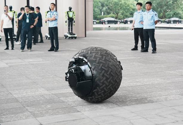 First Intelligent Robot Application Skills Exhibition in Hangzho Viewers watch a spherical patrol robot at the first Intelligent Robot Application Skills Exhibition in Hangzhou, Zhejiang Province, China on September 20, 2026. Hangzhou Zhejiang China  Copyright: xCFOTOx i1789923079822