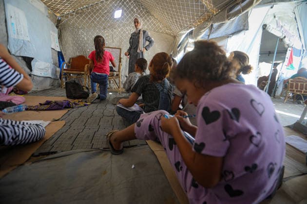 Palestinian Children Attend Class in Temporary Tent in Gaza City Palestinian children attend a lesson inside a temporary educational tent while sitting on the ground in western Gaza City on September 20, 2026. Thousands of children are resuming their education in tents after years of disruption caused by the war, amid widespread damage to schools and shortages of educational facilities, while the temporary classrooms lack the basic equipment and services needed for a suitable learning environment. Photo by Bilal Osama apaimages Gaza city Gaza Strip Palestinian Territory 200926_Gaza_BO_00(8) Copyright: xapaimagesxBilalxOsamax xapaimagesx