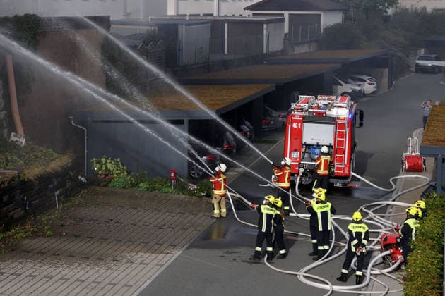 Firefighting operations at the rear of the building at Am Posthalter, the former Naturstein Stefan Wormser workshop building, located at the intersection of Pestalozzistraße and Friedhofsweg in Pegnitz, September 20, 2026, Upper Franconia, Bavaria, Volunteer Fire Department