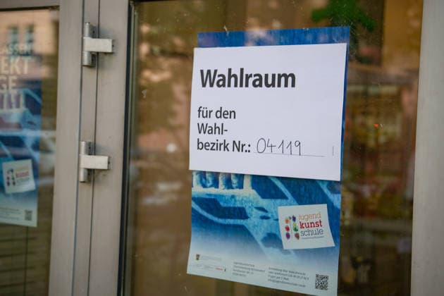 Berlin, Germany, September 20, 2026. Sign indicating the polling station for Precinct No. 04119 at a polling place for the Berlin House of Representatives election. Polling place, polling station, precinct, Berlin election, House of Representatives election, 2026 election, voting, going to the polls, democracy, voters, Election Sunday, state politics, politics, stock photo Copyright: xAlonxDavidx