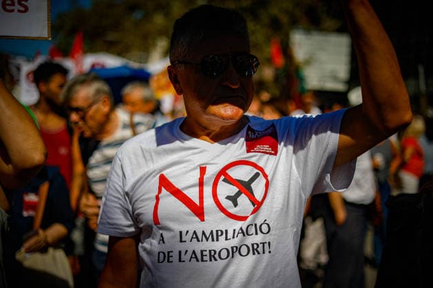 Protest Against the Expansion of Barcelona Airport A large crowd gathers during a protest against the expansion of Barcelona Airport on September 20, 2026, in Barcelona, Catalonia, Spain. A total of 210 social organizations have called for participation in this protest against the expansion of Barcelona Airport under the slogan No to the expansion, not now, not ever. September 20, 2026. Kike Rincó. Barcelona, Catalonia. Barcelona, Catalonia, Spain  Copyright: xKikexRinconx 7787781