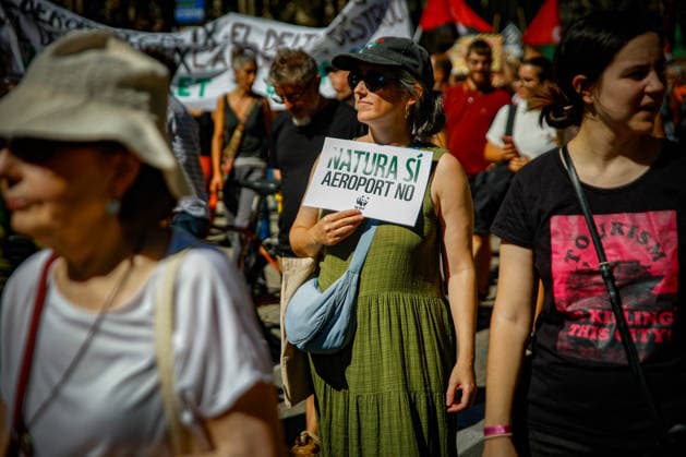 Protest Against the Expansion of Barcelona Airport A large crowd gathers during a protest against the expansion of Barcelona Airport on September 20, 2026, in Barcelona, Catalonia, Spain. A total of 210 social organizations have called for participation in this protest against the expansion of Barcelona Airport under the slogan No to the expansion, not now, not ever. September 20, 2026. Kike Rincó. Barcelona, Catalonia. Barcelona, Catalonia, Spain  Copyright: xKikexRinconx 7787782