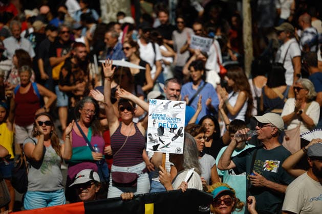Protest Against the Expansion of Barcelona Airport A large crowd gathers during a protest against the expansion of Barcelona Airport on September 20, 2026, in Barcelona, Catalonia, Spain. A total of 210 social organizations have called for participation in this protest against the expansion of Barcelona Airport under the slogan No to the expansion, not now, not ever. September 20, 2026. Kike Rincó. Barcelona, Catalonia. Barcelona, Catalonia, Spain  Copyright: xKikexRinconx 7787787