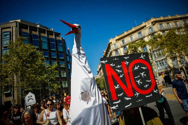 Protest Against the Expansion of Barcelona Airport A large crowd gathers during a protest against the expansion of Barcelona Airport on September 20, 2026, in Barcelona, Catalonia, Spain. A total of 210 social organizations have called for participation in this protest against the expansion of Barcelona Airport under the slogan No to the expansion, not now, not ever. September 20, 2026. Kike Rincó. Barcelona, Catalonia. Barcelona, Catalonia, Spain  Copyright: xKikexRinconx 7787793