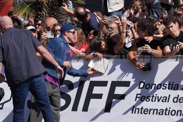 Brad Pitt Arrives in San Sebastián to Participate in the Film Festival Actor Brad Pitt arrives at the Hotel María Cristina to participate in the San Sebastián Film Festival on September 20, 2026, in San Sebastián, Guipúzcoa, Basque Country, Spain. Pitt returns to the festival to present, out of competition, *Heart of the Beast*, directed by David Ayer, an adventure thriller in which he plays a retired Special Forces officer stranded in Alaska with his former combat dog. SEPTEMBER 20, 2026 San Sebastián, Guipúzcoa, Basque Country, Spain Copyright: xUnanuex 7787828