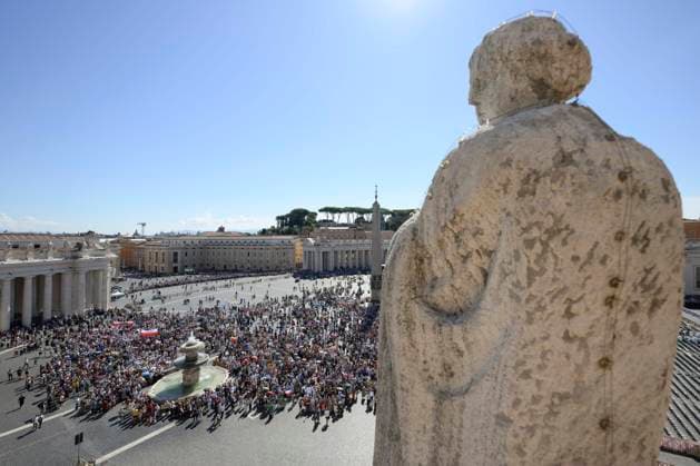 POPE LEO XIV DURING HIS ANGELUS PRAYER Italy, Rome, Vatican, 2026 9 20 Pope Leo XIV addresses the crowd from the window of the apostolic palace overlooking St Peter s Square during his Sunday Angelus prayer at the Vatican . EDITORIAL USE ONLY - NO BOOKS Copyright: xVATICANxMEDIA xCatholicxPressxPhotox