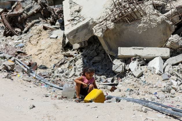Palestinians live among damaged homes in Khan Younis KHAN YOUNIS, GAZA STRIP, SEPTEMBER 20, 2026: Palestinians live among the rubble and inside heavily damaged homes in Khan Younis in the southern Gaza Strip. Residents remain in buildings damaged during Israeli military operations, including areas in the eastern part of the city, amid widespread destruction of homes and civilian infrastructure. KHAN YOUNIS Palestine, State of Copyright: x xRamzixAbuxAmerx xJNAxPressx