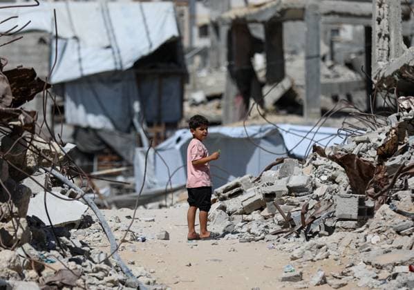 Palestinians live among damaged homes in Khan Younis KHAN YOUNIS, GAZA STRIP, SEPTEMBER 20, 2026: Palestinians live among the rubble and inside heavily damaged homes in Khan Younis in the southern Gaza Strip. Residents remain in buildings damaged during Israeli military operations, including areas in the eastern part of the city, amid widespread destruction of homes and civilian infrastructure. KHAN YOUNIS Palestine, State of Copyright: x xRamzixAbuxAmerx xJNAxPressx