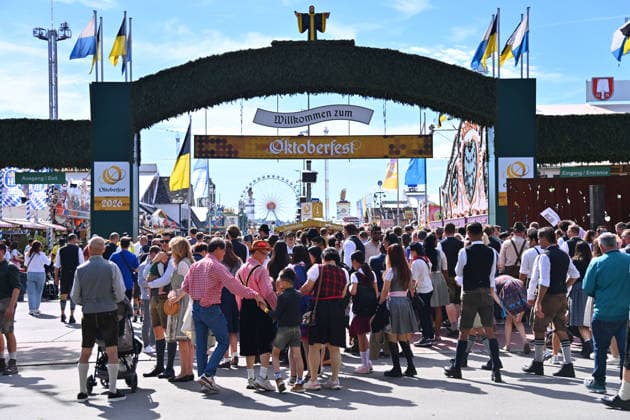 Entrance, main entrance to the Theresienwiese, streams of visitors, crowds, large crowds on September 20, 2026, at the 191st Oktoberfest, held from September 19 to October 4, 2026, at the Theresienwiese in Munich