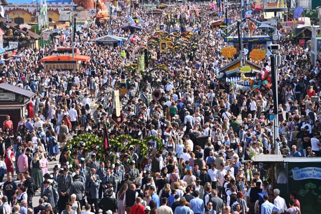 Crowds at lunchtime, visitors, a rush of visitors on the first Oktoberfest weekend on September 20, 2026, during the 191st Oktoberfest, held from September 19 to October 4, 2026, at the Theresienwiese in Munich