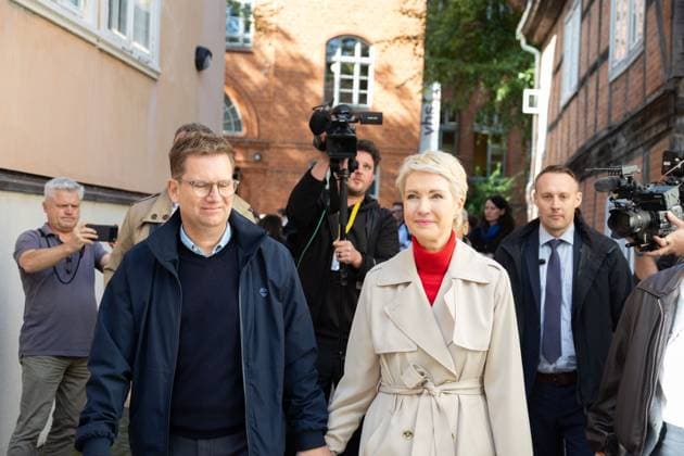 September 20, 2026, Schwerin, Germany: SCHWERIN, GERMANY, SEPTEMBER 20, 2026: Mecklenburg-Vorpommern Minister-President Manuela Schwesig of the Social Democratic Party (SPD) arrives with her husband, Stefan Schwesig, to cast her ballot at a polling station in Schwerin during the Mecklenburg-Vorpommern state election. Voters across the state are electing members of the regional parliament on Sunday. Schwerin Germany  - ZUMAq101 20260920_zna_q101_039 Copyright: xSomayaxAbdelrahmanx
