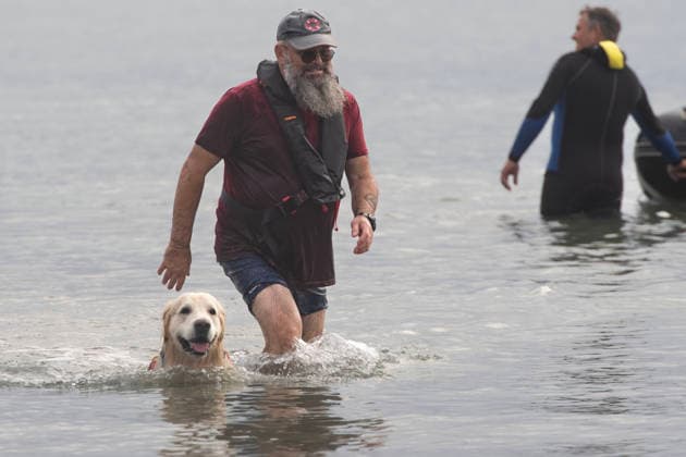 French Rescue Dog Championship Marc ROLLMANN MAXPPP September 20, 2026 In Bréhec, in the Côtes d’Armor, the Chiens d’eau du Goëlo are hosting the French Water Rescue Championship. Fifteen dog-handler teams, having qualified for the finals, are competing in three obedience and rescue events, both on land and at sea. Ship towing, retrieving a drowning victim from the waves, and battling the current put the dog’s strength, obedience, and—above all—the bond between dog and handler to the test. Facing the elements, they are all driven by the same motivation: to save lives and serve others. Bréhec, France, September 20, 2026. In Bréhec, Côtes d’Armor, the Goëlo Water Dogs are hosting the French Water Rescue Championship. Fifteen dog-handler team  Copyright: xMAXPPPxMarcxROLLMANNx MRL202609202367 MRL202609202404