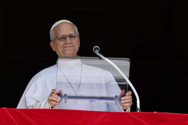 IPA88757701 - Italy, Rome, Vatican, September 20, 2026: Pope Leo XIV addresses the crowd from the window of the Apostolic Palace overlooking St. Peter s Square during his Sunday Angelus prayer at the Vatican. Photograph by VATICAN MEDIA Catholic Press Photo  Copyright: xVATICANxMEDIA xCatholicxPressxPhotox xx IPA88757701