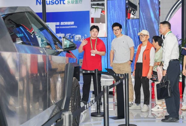 (260920) -- HEFEI, Sept. 20, 2026 -- Visitors learn about the Tesla Cybertruck at the 2026 World Manufacturing Convention (WMC) in Hefei, east China s Anhui Province, Sept. 20, 2026. Themed Intelligent Manufacturing For a Better Future, the 2026 WMC kicked off here on Sunday. ) CHINA-ANHUI-HEFEI-2026 WORLD MANUFACTURING CONVENTION (CN) ChangxNengjia 