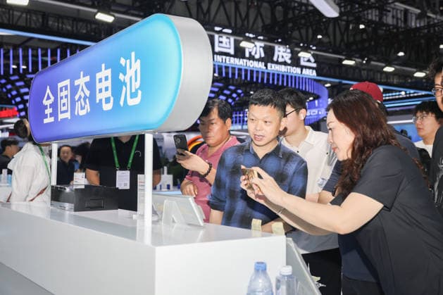 (260920) -- HEFEI, Sept. 20, 2026 -- Visitors learn about all-solid-state batteries at the 2026 World Manufacturing Convention (WMC) in Hefei, east China s Anhui Province, Sept. 20, 2026. Themed Intelligent Manufacturing For a Better Future, the 2026 WMC kicked off here on Sunday. ) CHINA-ANHUI-HEFEI-2026 WORLD MANUFACTURING CONVENTION (CN) ChangxNengjia 