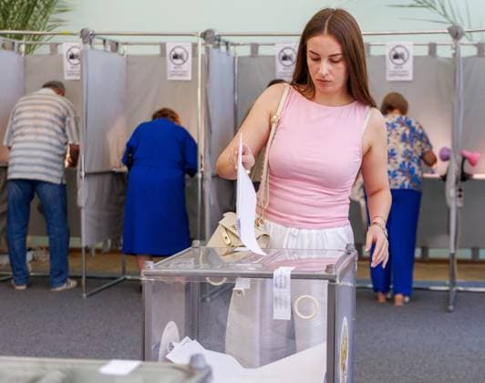 Moldova Transnistria Russia Parliamentary Election 9247458 20.09.2026 A Russian citizen casts her ballot at a polling station located at the Palace of the Republic during elections for Russia™s ninth State Duma, the lower house of parliament, in Tiraspol, Transnistrian region, also known as the unrecognized Pridnestrovian Moldavian Republic (PMR), Moldova. Artem Kulekin Sputnik Tiraspol Transnistrian region  Copyright: xArtemxKulekinx