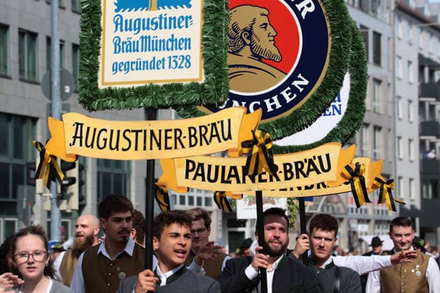 September 20, 2026, Munich, Bavaria, Germany: On the second day of Oktoberfest, the worldÃ¢â‚¬â ¢s largest beer festival, people gather in Munich to watch the parade to the festival grounds. Munich Germany - ZUMAm309 20260920_zip_m309_001 Copyright: xJuliusxMortsix