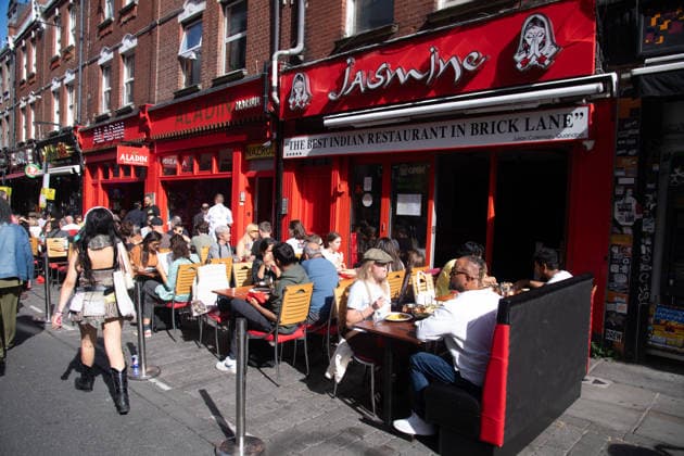 Brick lane Festival 2026 at Brick Lane, London, UK - Sunday 20 September 2026 A general view of people eating out at the Annual Brick lane Festival 2026 in Brick Lane, London, England, UK on Sunday 20 September, 2026., Credit:Justin Ng Avalon UK, England, London, Brick Lane Copyright: xJustinxNgx xAvalonx 1136745772