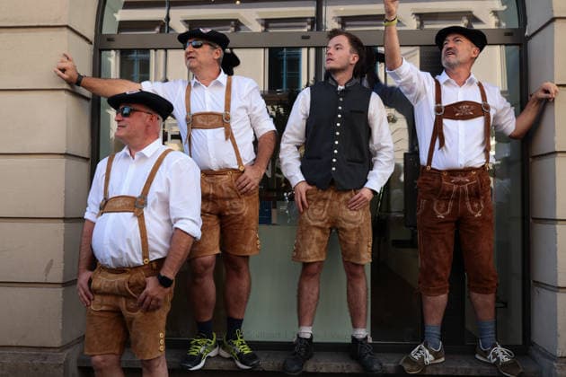 September 20, 2026, Munich, Bavaria, Germany: On the second day of Oktoberfest, the worldÃ¢â‚¬â ¢s largest beer festival, people gather in Munich to watch the parade to the festival grounds. Munich Germany - ZUMAm309 20260920_zip_m309_006 Copyright: xJuliusxMortsix