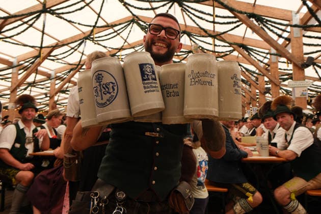 September 20, 2026, Munich, Bavaria, Germany: On the second day of Oktoberfest, the worldÃ¢â‚¬â ¢s largest beer festival, people gather in Munich to watch the parade to the festival grounds. Munich Germany  - ZUMAm309 20260920_zip_m309_032 Copyright: xJuliusxMortsix
